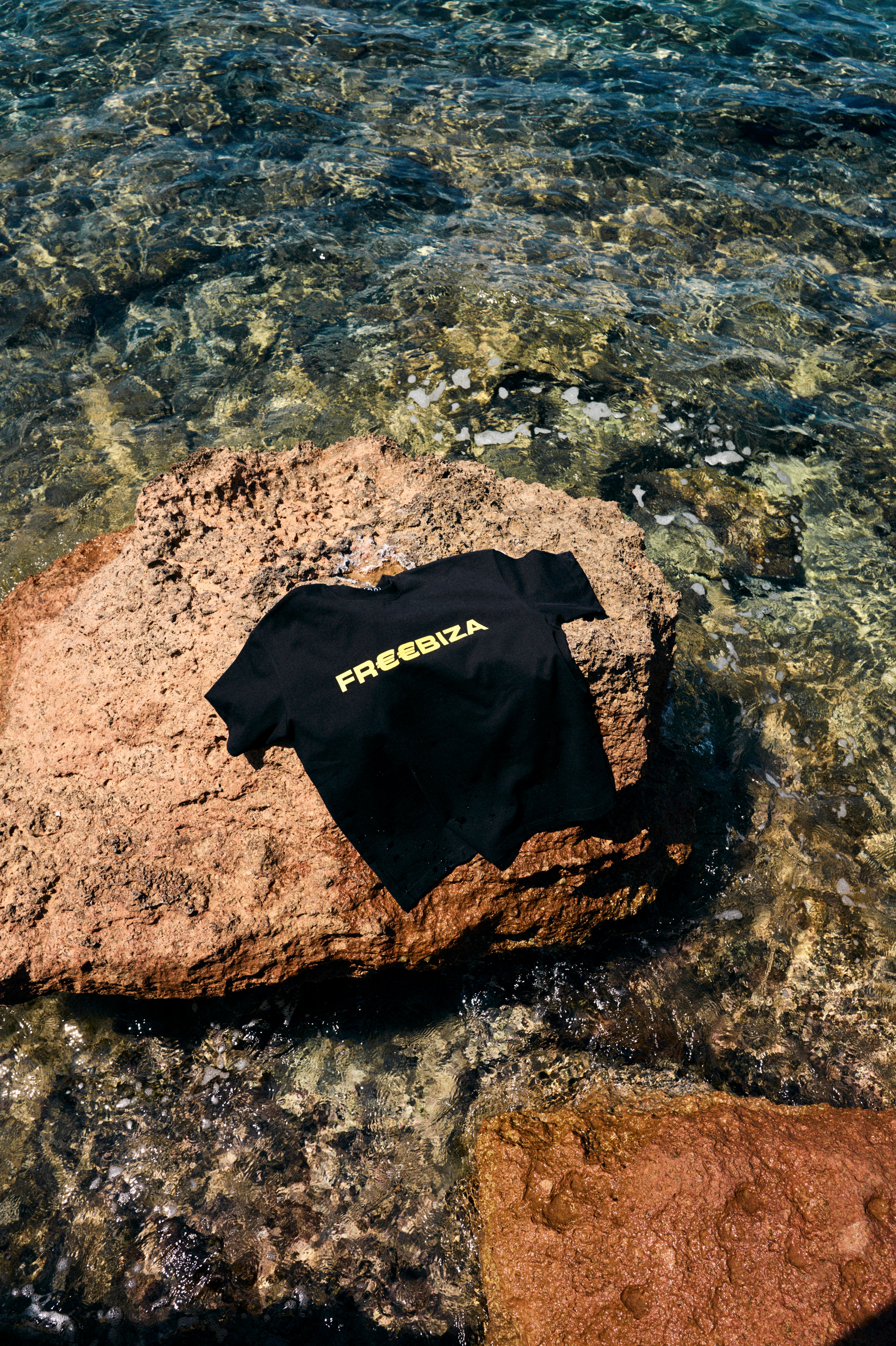 FREEBIZA TEE